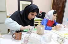 آشنایی نوجوانان کانون اردبیل با فنون قالب‌گیری و پرداخت سفال