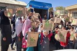 کودکان روستای گلیجان با «پیک امید» کانون، روز جهانی کودک را جشن گرفتند