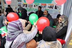 حماسه حضور مردمی در یوم‌الله ۲۲ بهمن / شور کودکانه و همت مربیان کانون اردبیل در غرفه «فرزندان ایرانیم»