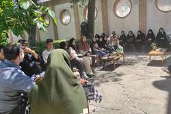 چهل و پنجمین نشست انجمن شاعران نوجوان کانون اردبیل در «موزه شهدا» برگزار شد