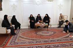 شهدا برگزیدگان خاص خداوند و الگوی ایثار برای نسل امروز هستند