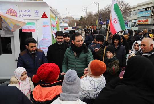 جشن حضور در اردبیل/ روایت تصویری از غرفه کانون در راهیمایی 22 بهمن