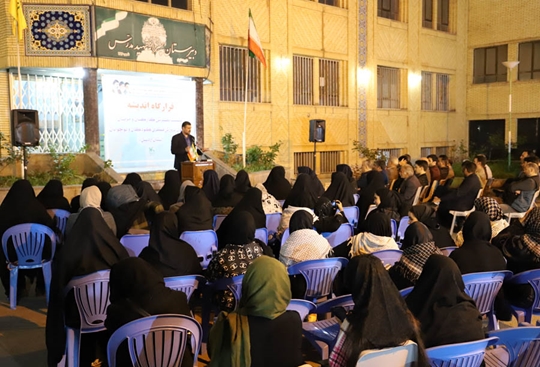نشست بصیرتی کارکنان و مربیان کانون اردبیل در قرارگاه اندیشه